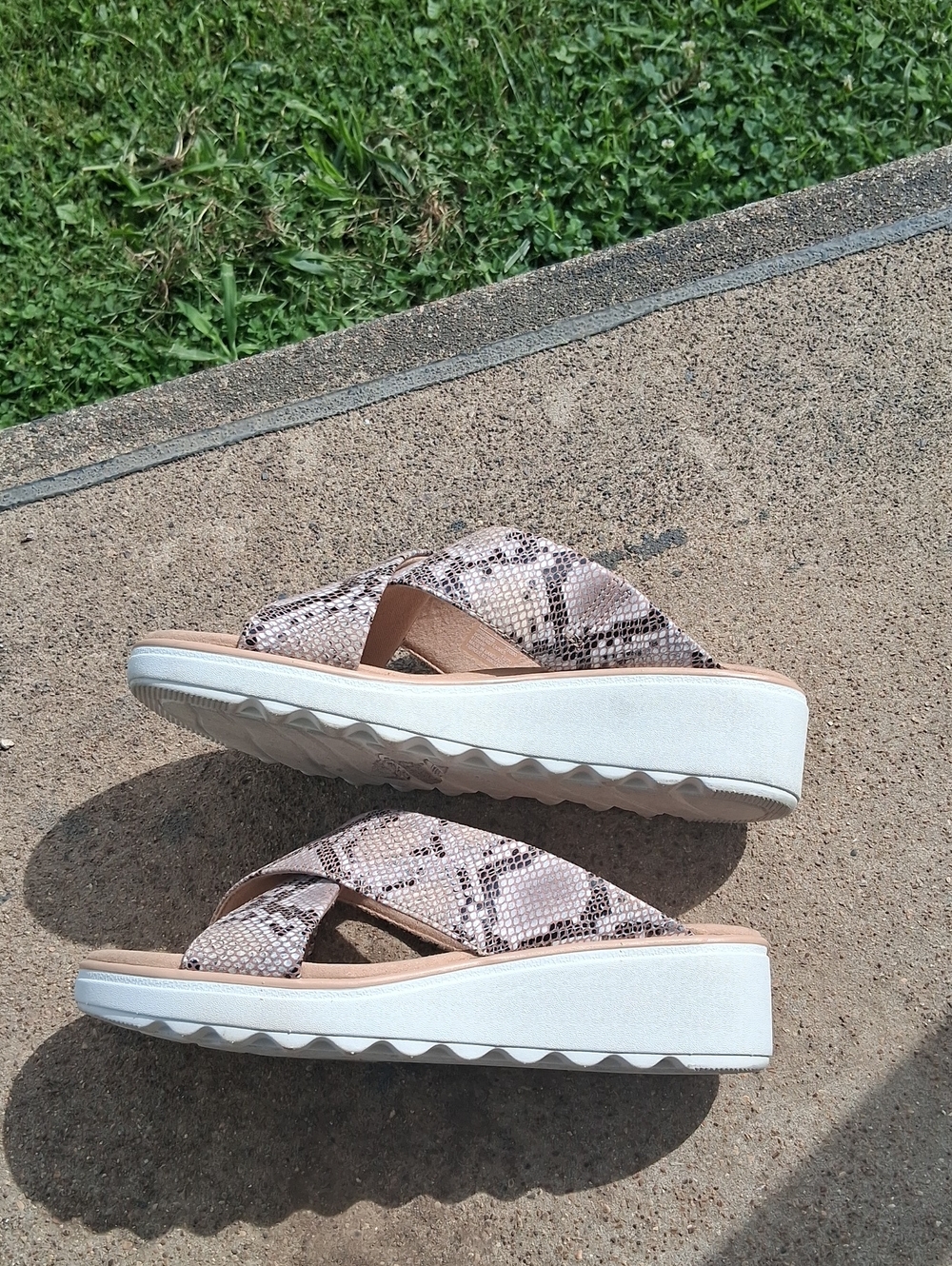 Clarks Ultimate comfort Brown And Beige Snake-Print Crisscross Slide Sandals - Picture 6 of 8